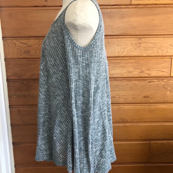 Cold Shoulder Top - Picture 3 of 4